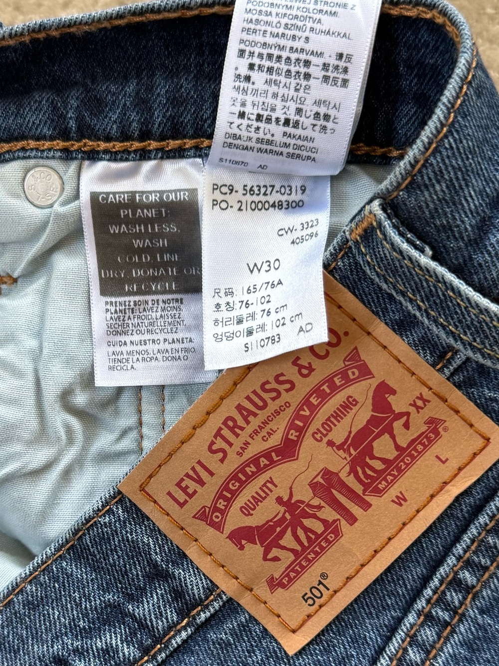 Levi’s Original Fit High Rise 99% Cotton Dark Wash Denim Shorts with Button Fly - Picture 5 of 6